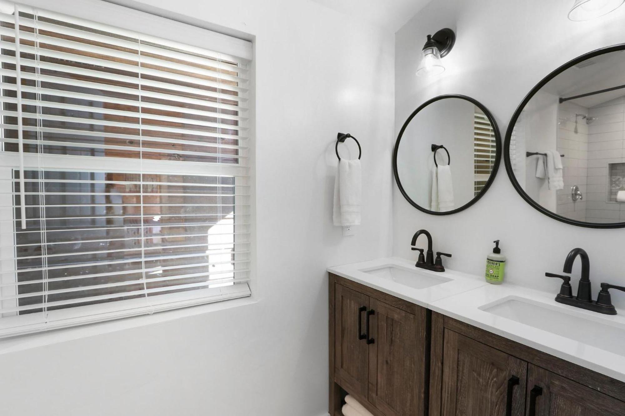 Wimberley Log Cabins Resort And Suites- Unit 4 ภายนอก รูปภาพ